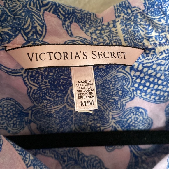 ✨VS Night Shirt/Gown - Medium - Picture 3 of 7